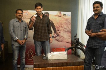 Mahesh Babu Picks Up Srimanthudu Cycle Winner